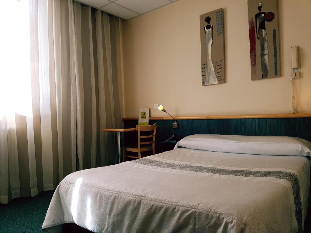 Logis Hotel Restaurant Du Midi - Rodez Centre Eksteriør bilde